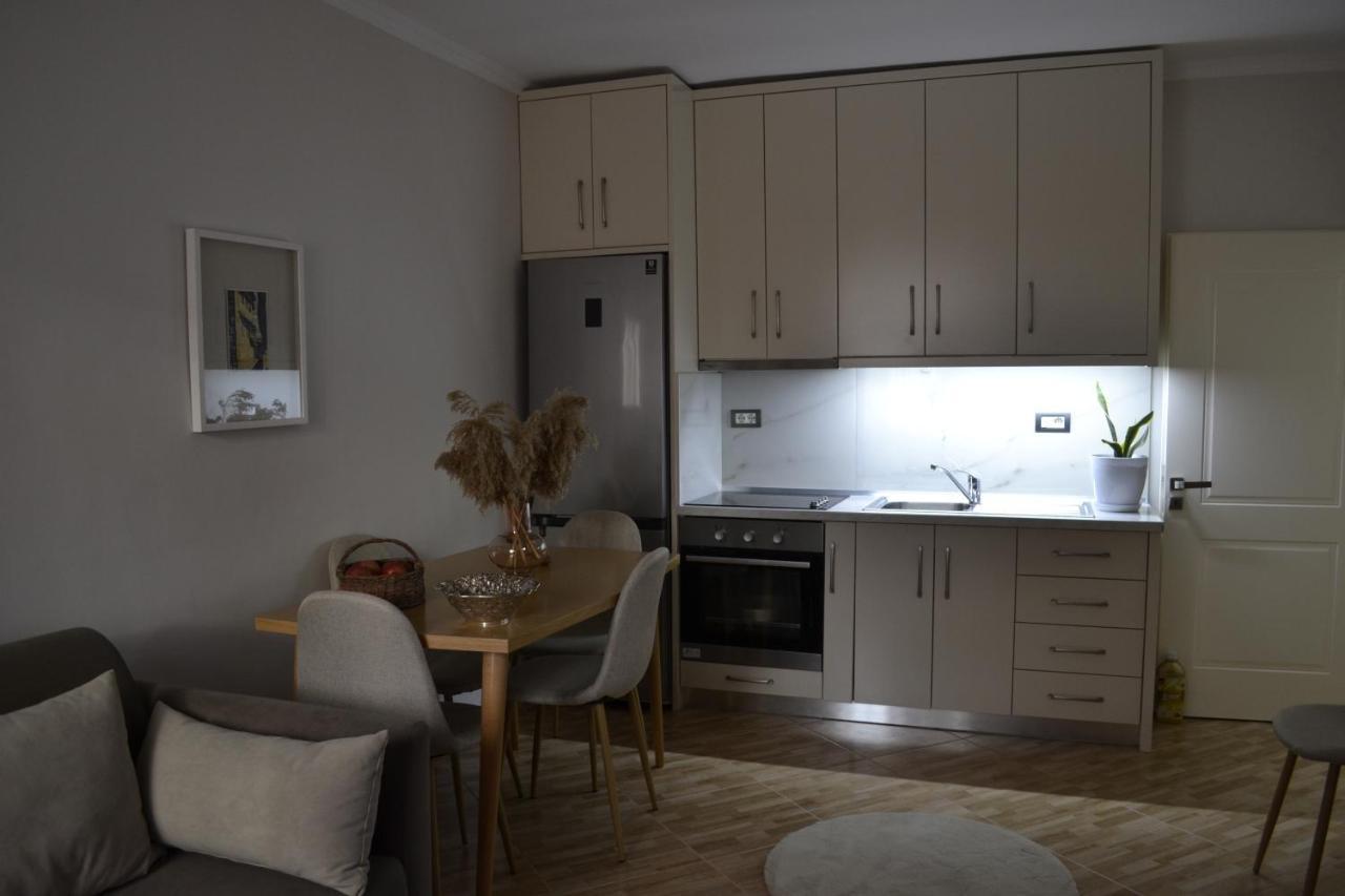 Aria Apartment Berat Bagian luar foto