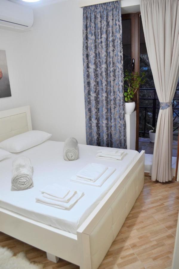 Aria Apartment Berat Bagian luar foto